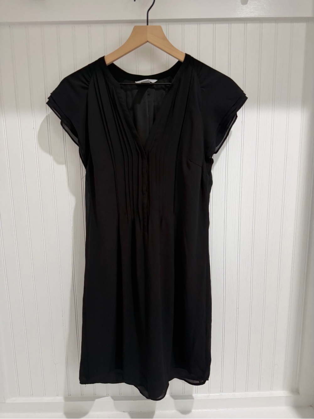 H&M Black Pleated V-Neck Shift Dress Size 8